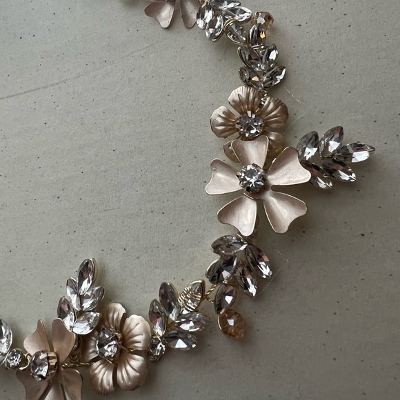 David’s bridal CROCHET CAP SLEEVE RUFFLE FLOWER GIRL DRES and headpiece. - Picture 7 of 8